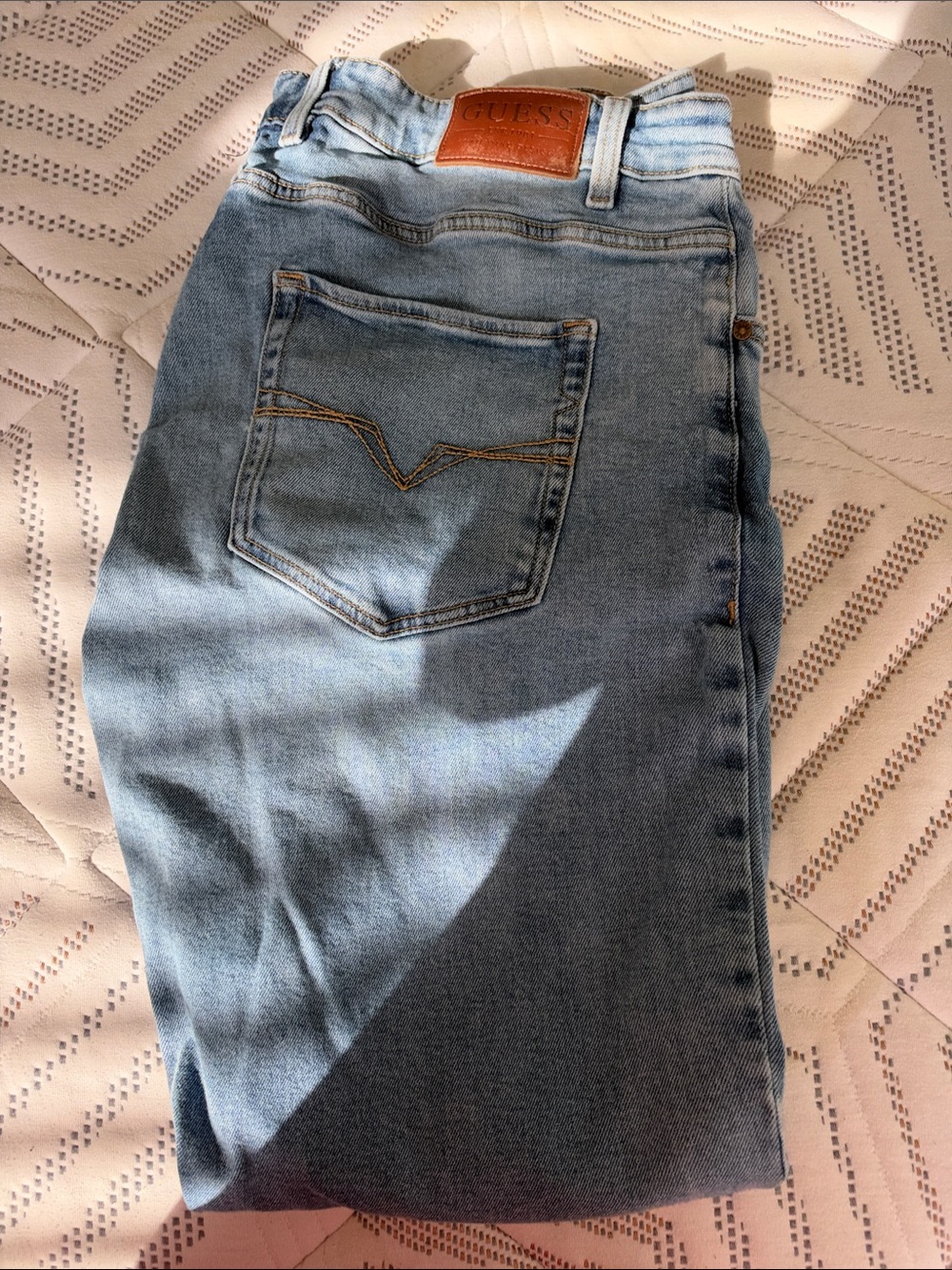 GUESS Men's Light Wash Straight Jeans